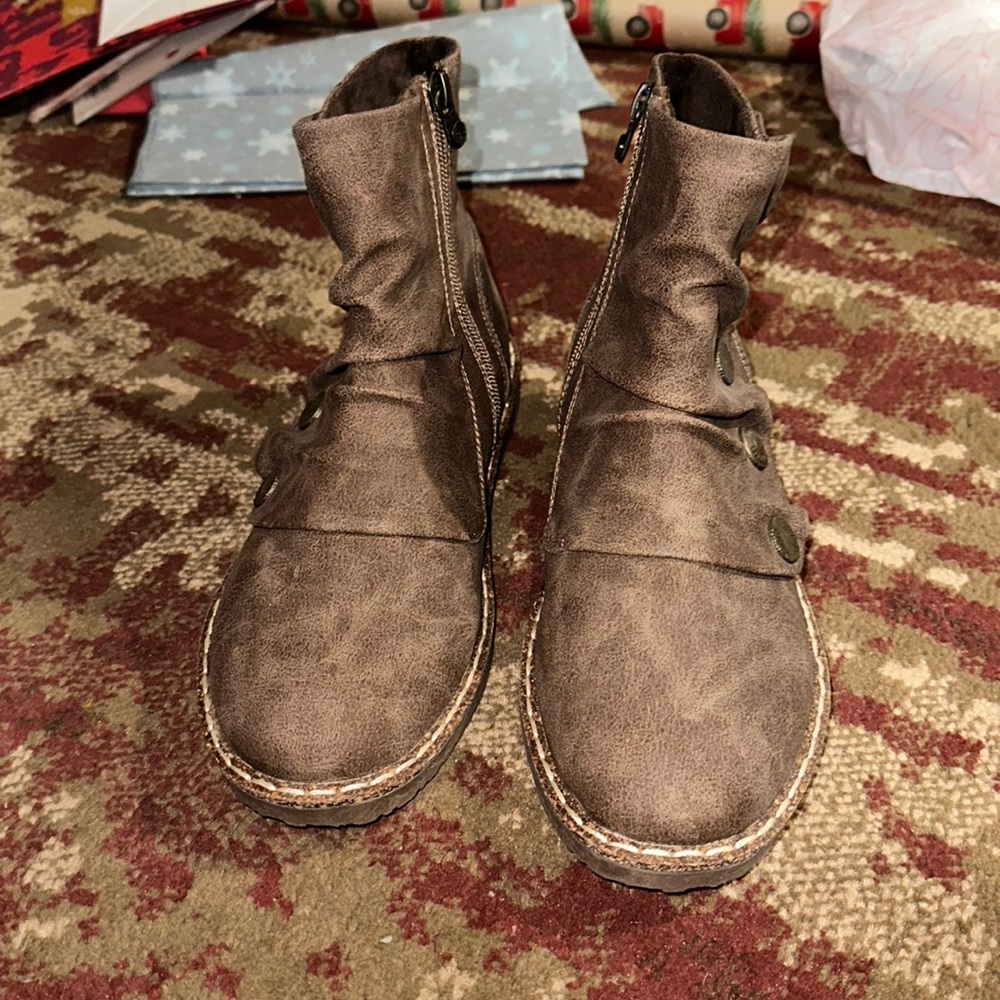 Women’s Blowfish Boots NWOT